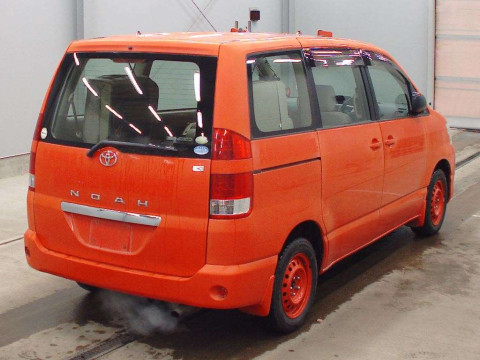 2005 Toyota Noah AZR65G[1]