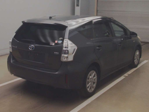 2012 Toyota Prius alpha ZVW41W[1]