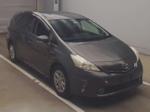 2012 Toyota Prius alpha ZVW41W[2]