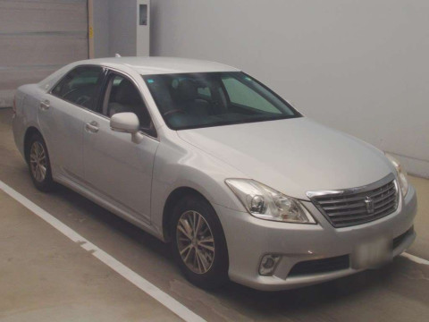 2011 Toyota Crown GRS200[2]