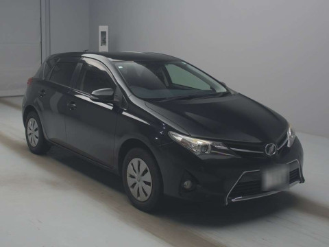 2012 Toyota Auris NZE184H[2]