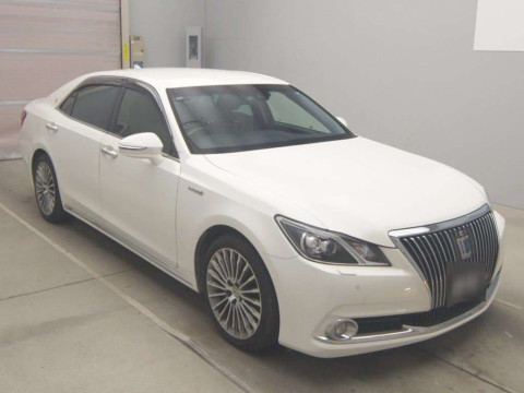 2017 Toyota Crown Majesta GWS214[2]