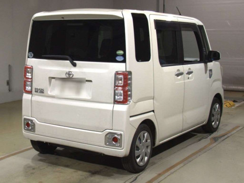 2017 Toyota Pixis Mega LA700A[1]