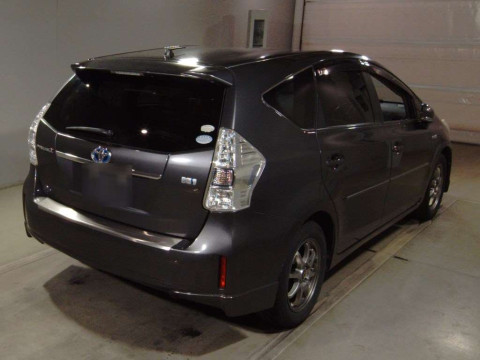 2012 Toyota Prius alpha ZVW41W[1]