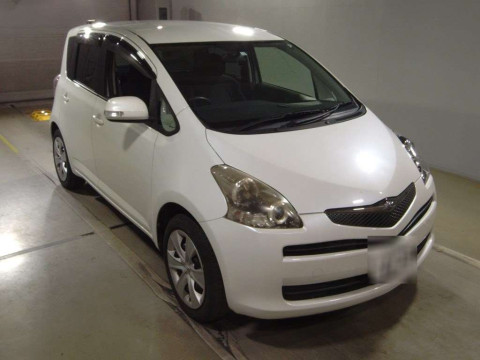 2010 Toyota Ractis SCP100[2]