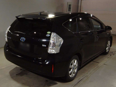 2013 Toyota Prius alpha ZVW41W[1]