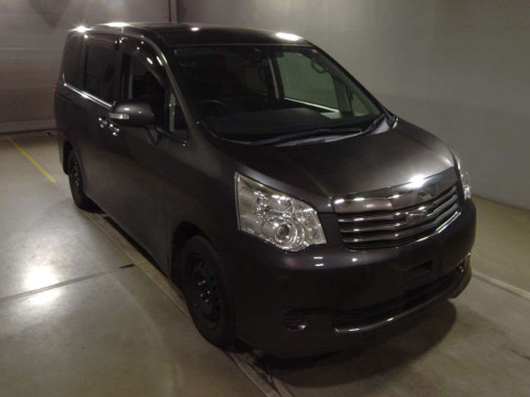 2012 Toyota Noah ZRR70G[2]