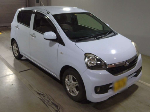 2014 Daihatsu Mira es LA300S[2]