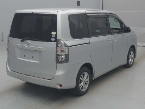 2009 Toyota Voxy ZRR70G[1]