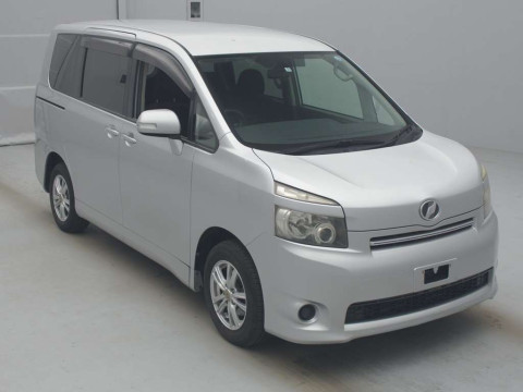 2009 Toyota Voxy ZRR70G[2]