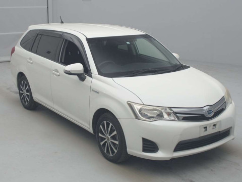 2013 Toyota Corolla Fielder NKE165G[2]