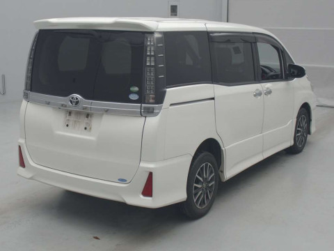 2014 Toyota Voxy ZRR85W[1]