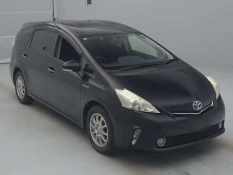 2013 Toyota Prius alpha ZVW40W[2]