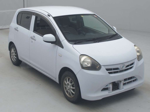 2011 Daihatsu Mira es LA300S[2]