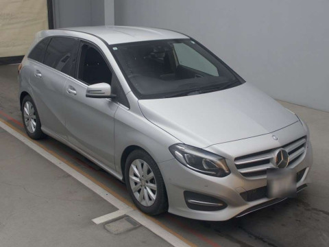 2015 Mercedes Benz B-Class 246242[2]