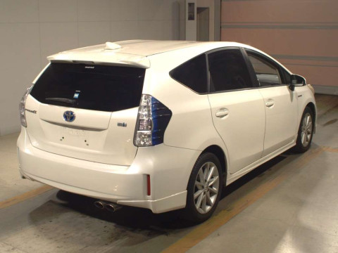 2011 Toyota Prius alpha ZVW41W[1]