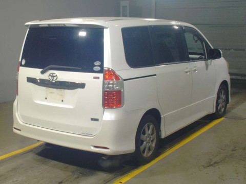 2008 Toyota Noah ZRR70W[1]