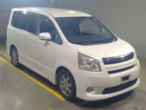 2008 Toyota Noah ZRR70W[2]