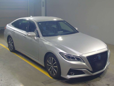 2019 Toyota Crown Hybrid AZSH20[2]