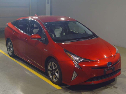 2016 Toyota Prius ZVW50[2]