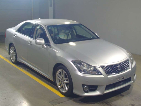 2012 Toyota Crown GRS204[2]