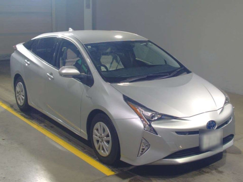 2017 Toyota Prius ZVW50[2]