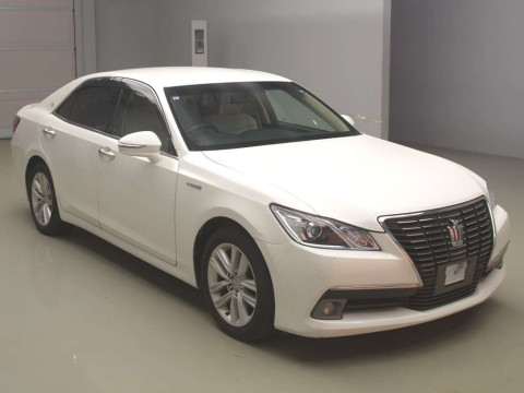 2013 Toyota Crown Hybrid AWS210[2]