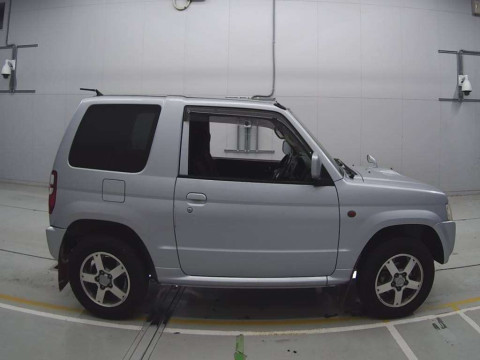 2010 Mitsubishi Pajero Mini H58A[2]