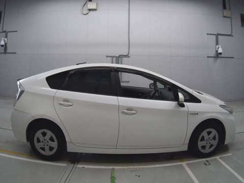 2011 Toyota Prius ZVW30[2]