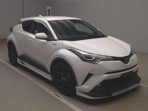 2019 Toyota C-HR ZYX10[2]