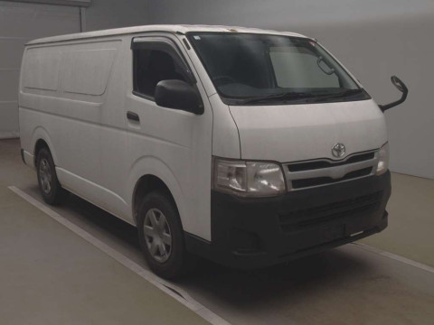 2011 Toyota Regiusace Van KDH206V[2]