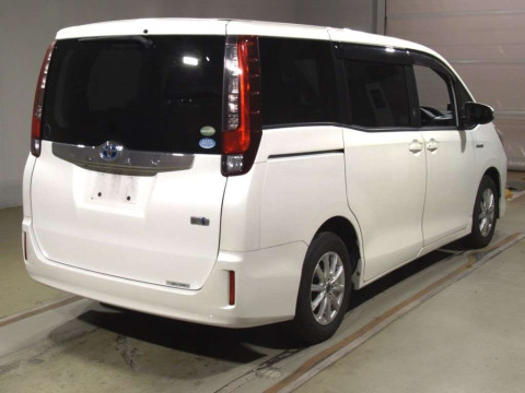 2016 Toyota Noah ZWR80G[1]