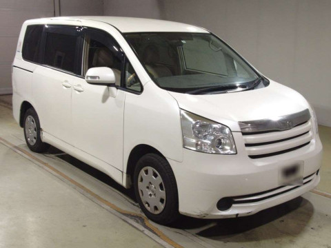 2009 Toyota Noah ZRR70G[2]