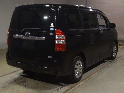 2010 Toyota Noah ZRR70G[1]