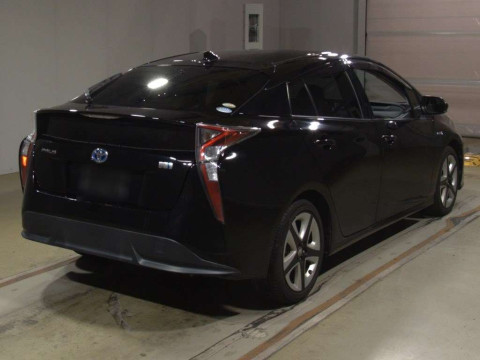 2016 Toyota Prius ZVW50[1]