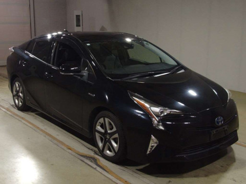 2016 Toyota Prius ZVW50[2]