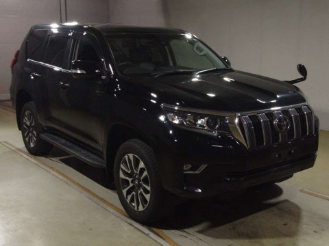 2022 Toyota Land Cruiser Prado TRJ150W[2]