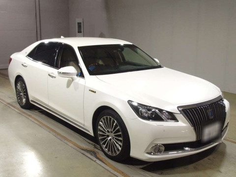 2018 Toyota Crown Majesta GWS214[2]