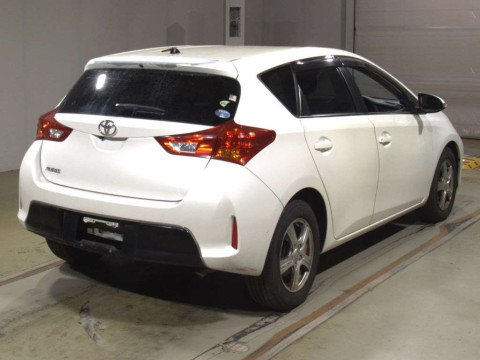 2012 Toyota Auris NZE181H[1]