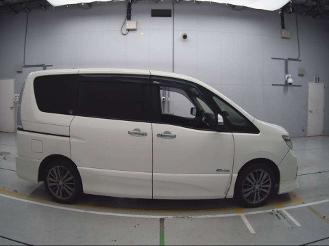 2014 Nissan Serena HC26[2]