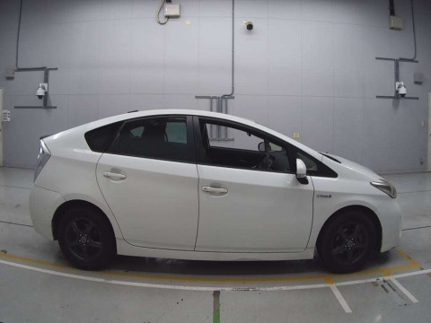 2012 Toyota Prius ZVW30[2]