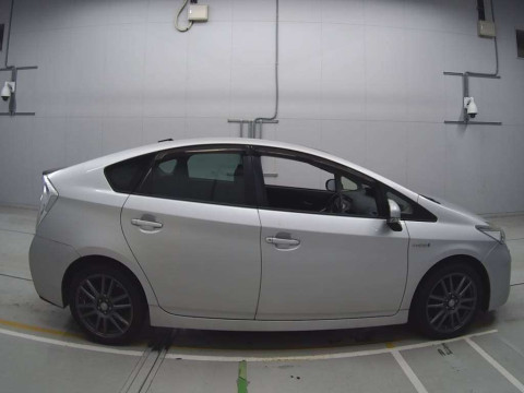 2012 Toyota Prius ZVW30[2]