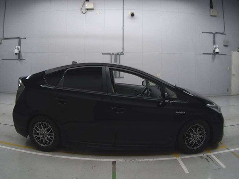 2014 Toyota Prius ZVW30[2]