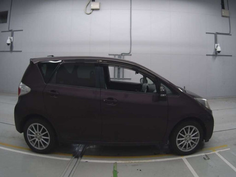 2013 Toyota Ractis NCP120[2]