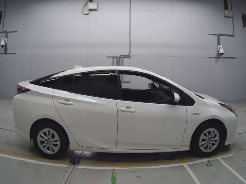 2018 Toyota Prius ZVW50[1]