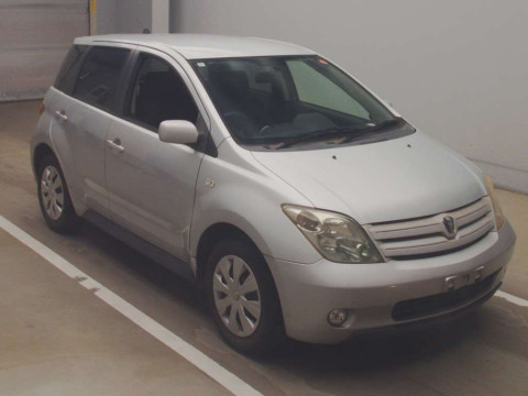 2004 Toyota IST NCP60[2]