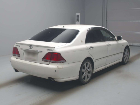 2004 Toyota Crown GRS182[1]