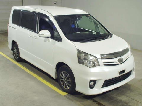 2011 Toyota Noah ZRR75W[2]