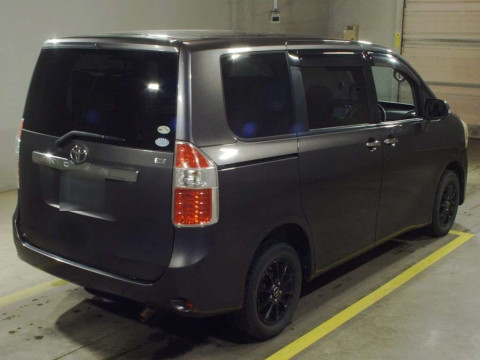 2010 Toyota Noah ZRR75G[1]