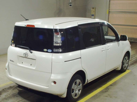 2011 Toyota Sienta NCP81G[1]